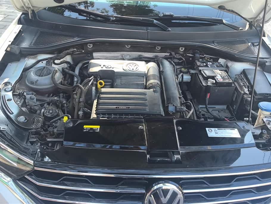 Volkswagen T-ROC exploring Songs