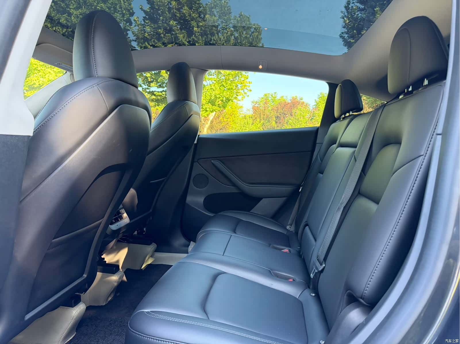 Tesla Model Y, 2024 6