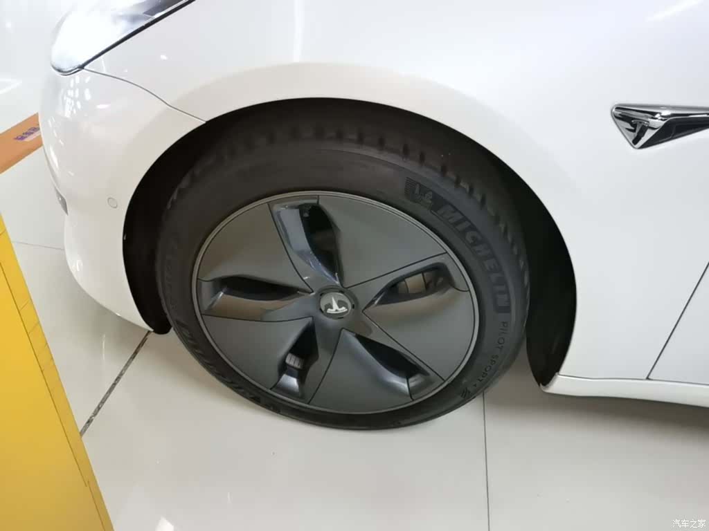 Tesla Model 3, 2020 23