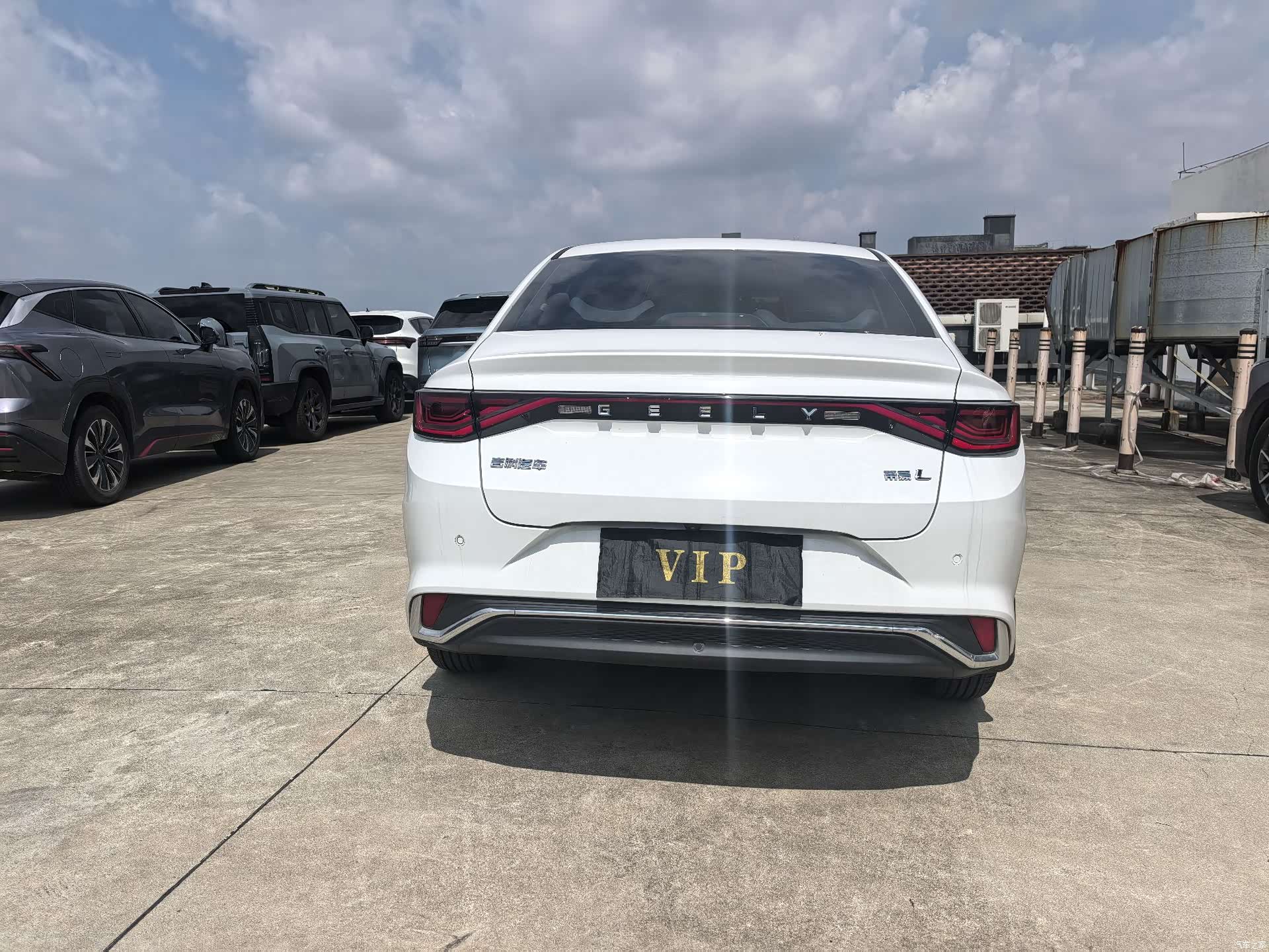 Geely Emgrand, 2022 15