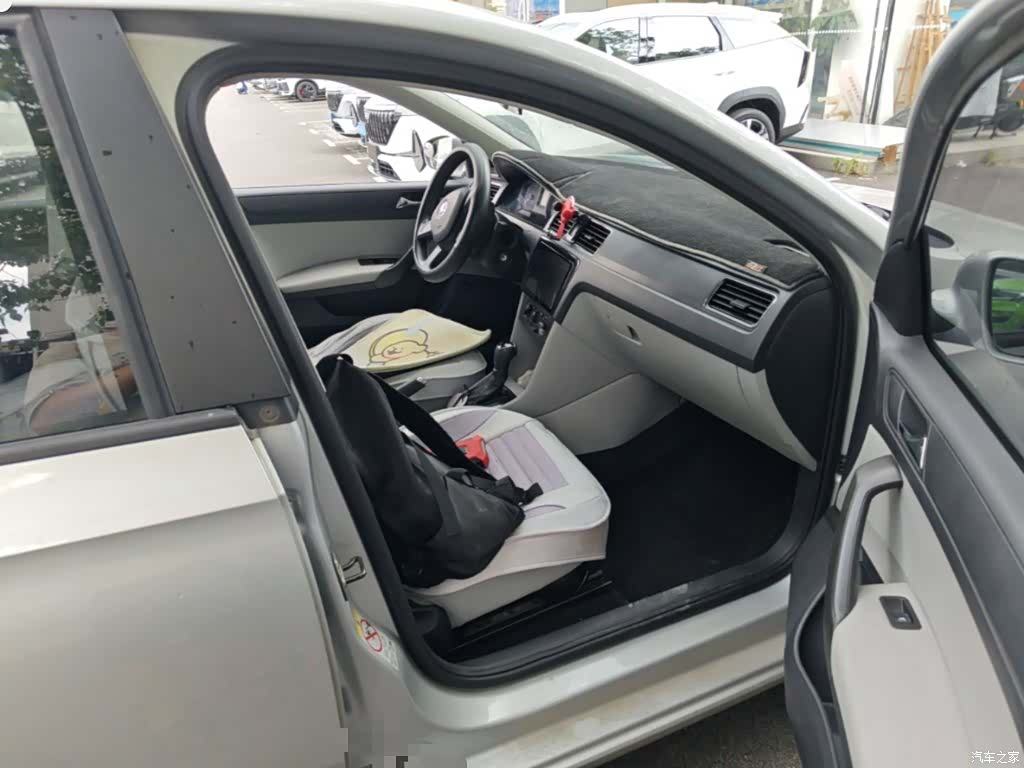 Skoda Rapid, 2014 11