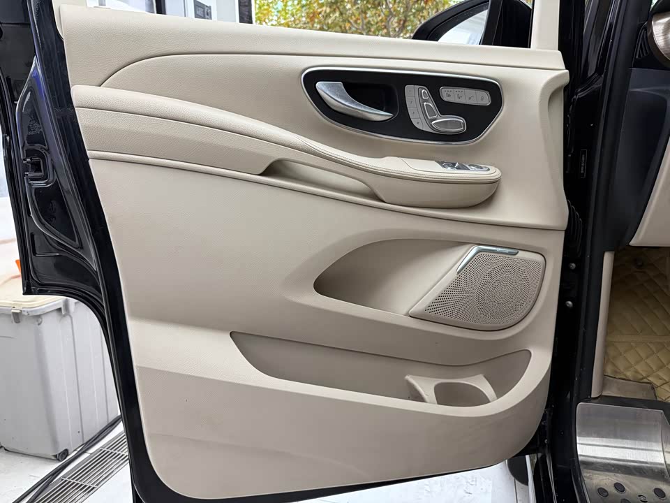 Mercedes-Benz V-class