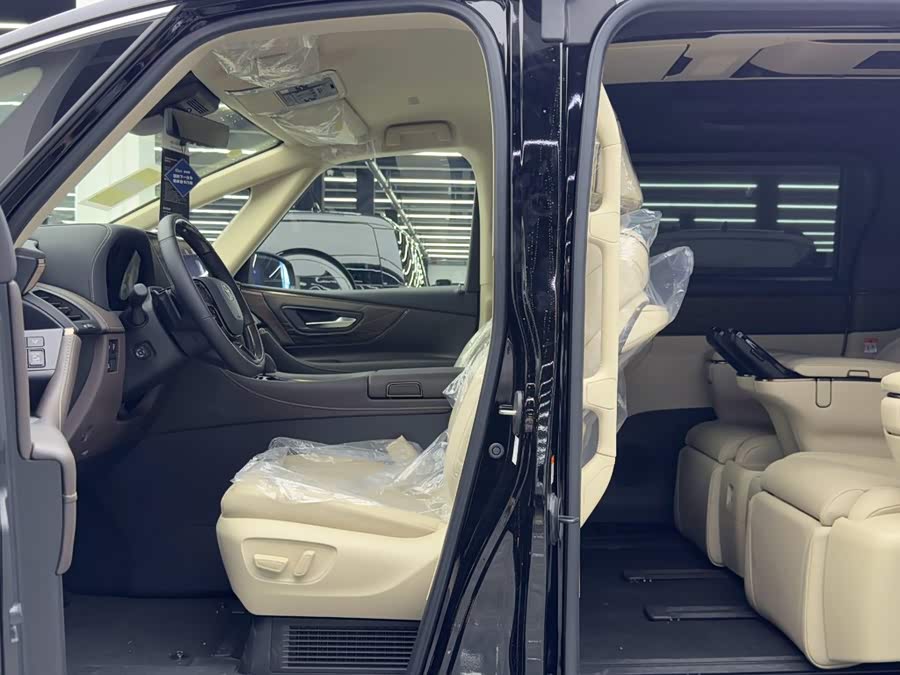 Toyota Alphard 2024, фото 8