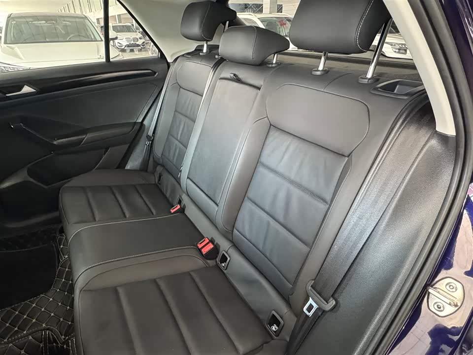 Volkswagen T-ROC exploring Songs