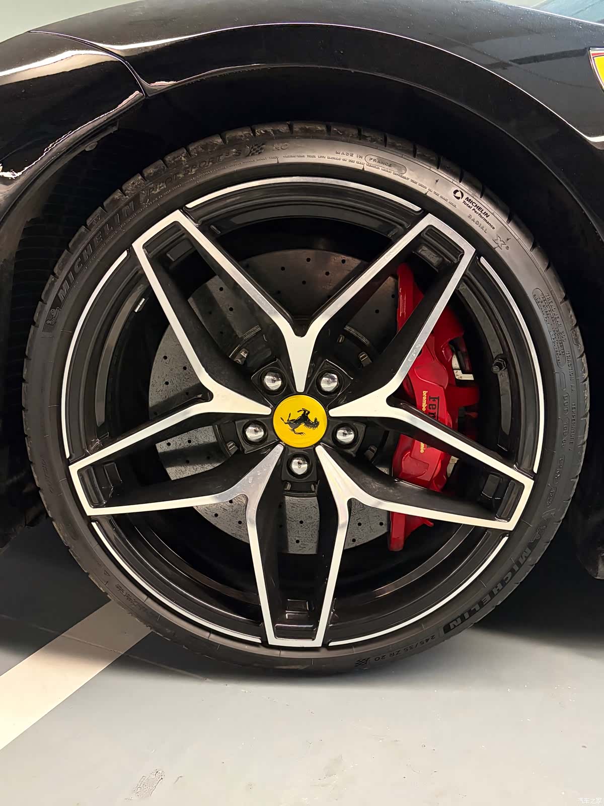 Ferrari 488, 2016 21