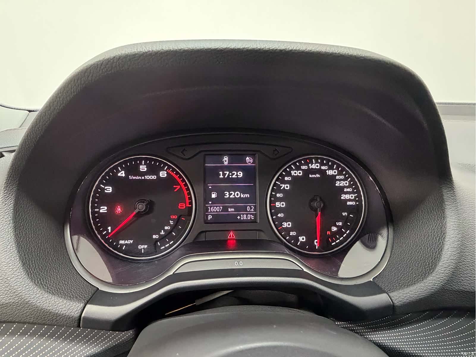 Audi Q2L, 2025 11