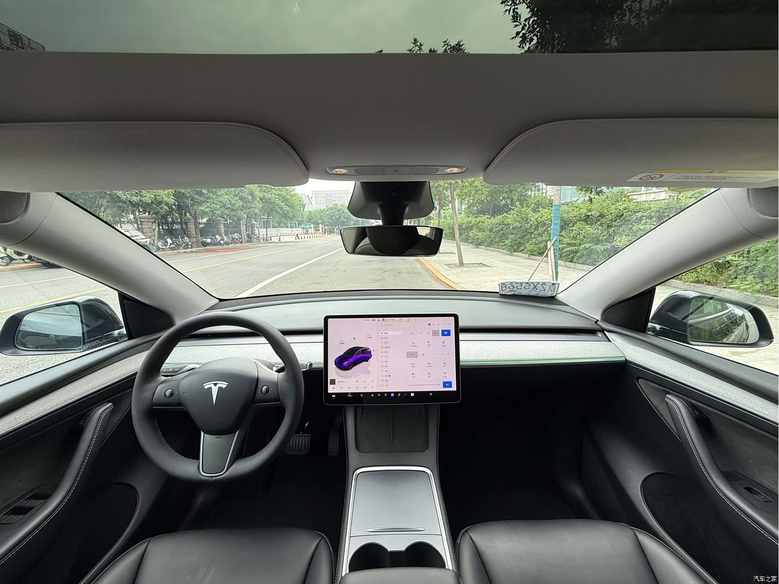 Tesla Model Y, 2024 8