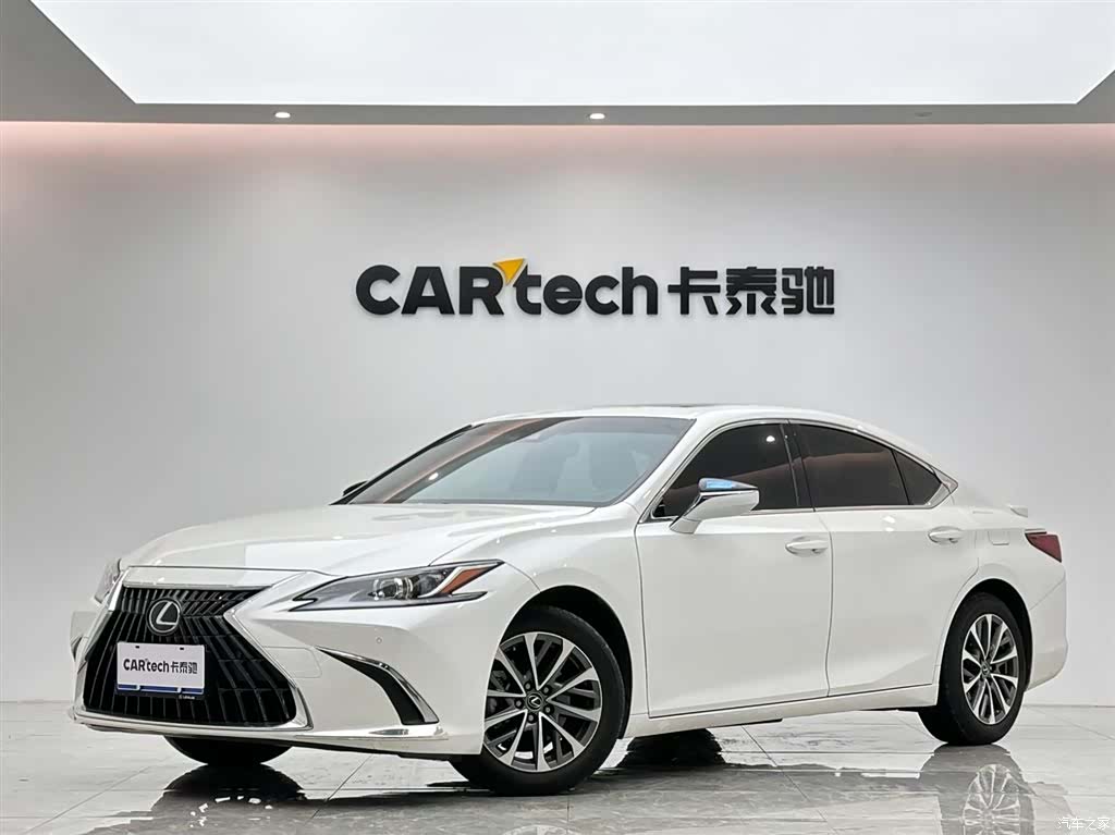 Lexus ES, 2024 1
