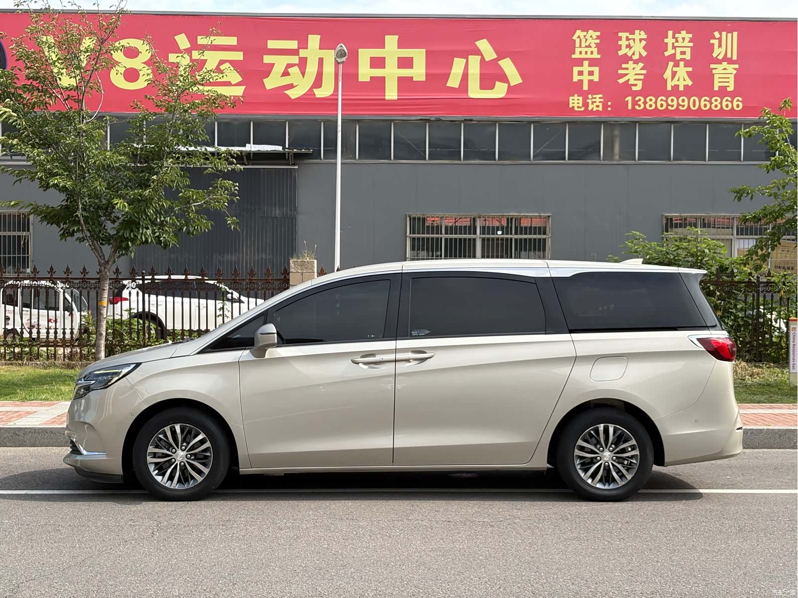 Buick GL8, 2021 3