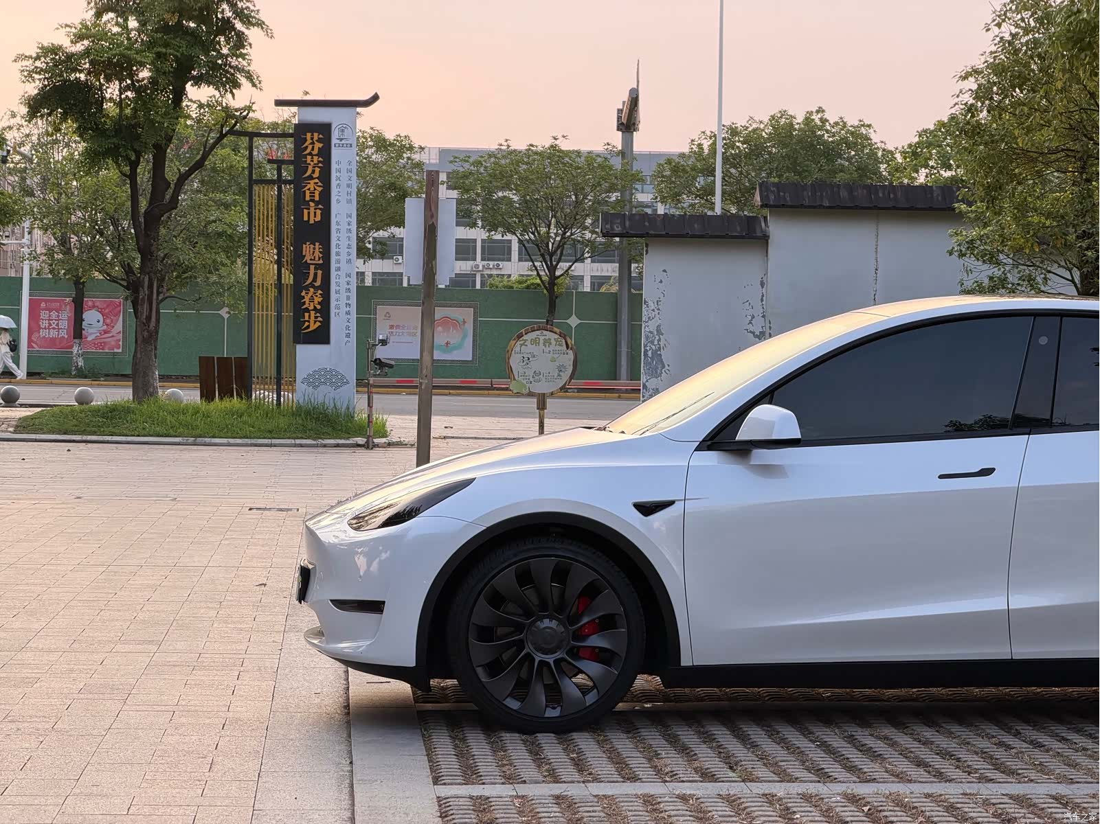 Tesla Model Y, 2023 все фото