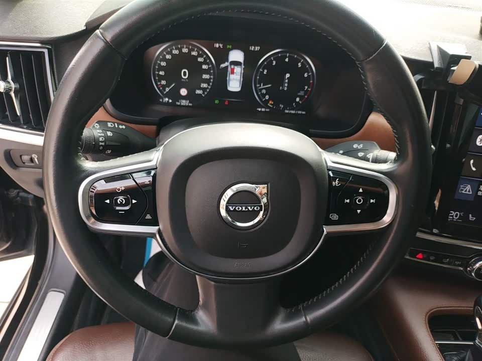 Volvo S90