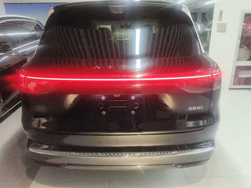 AITO Ask the world M8