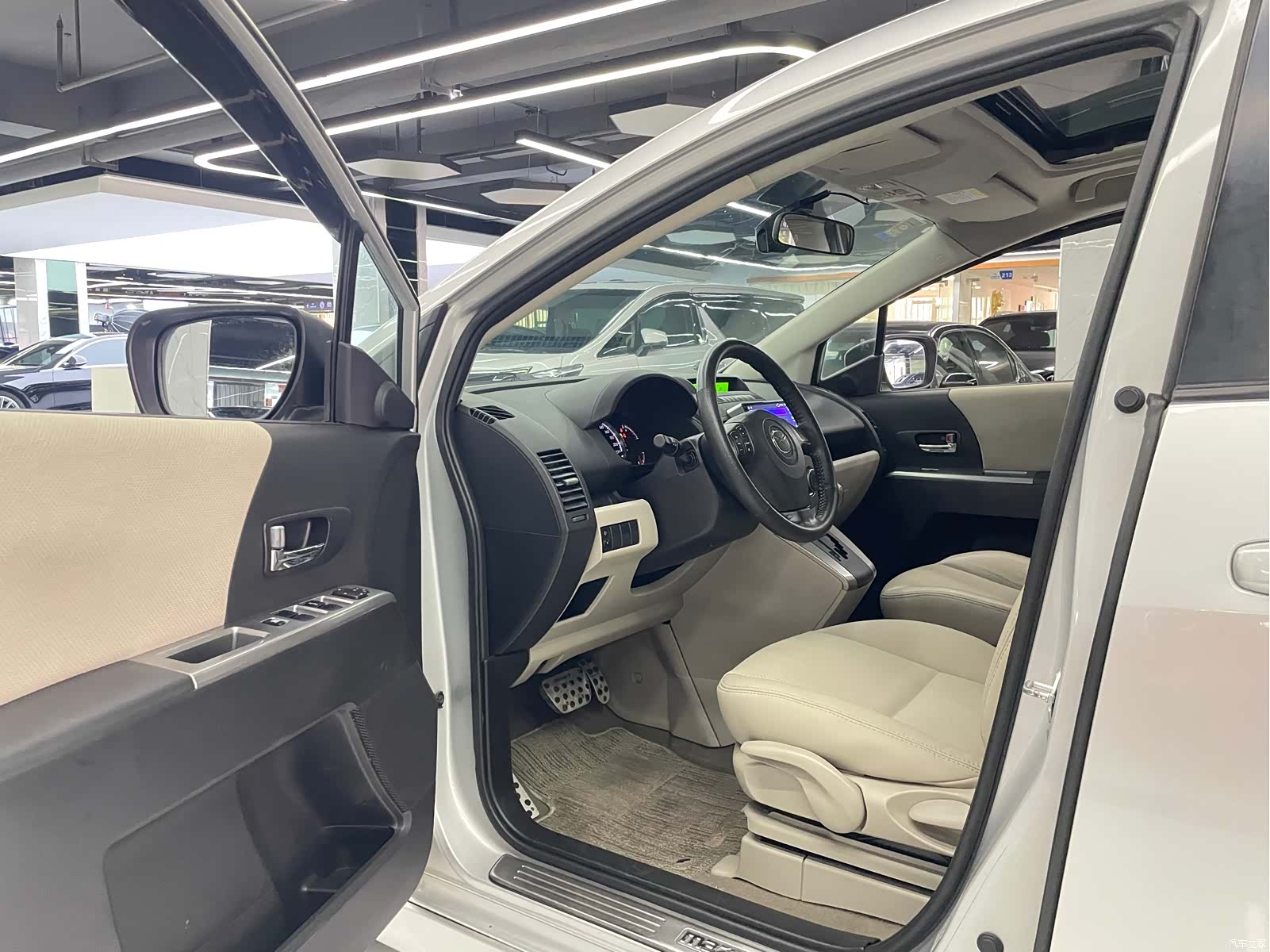 Mazda 5, 2010 6