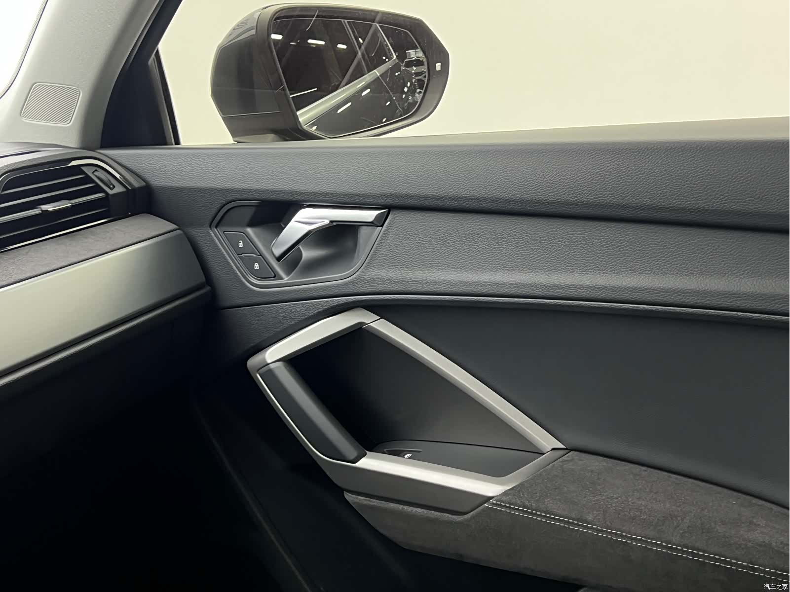 Audi Q3, 2022 10