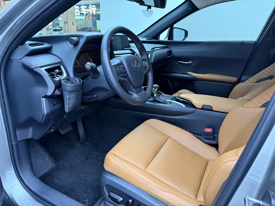 Lexus UX