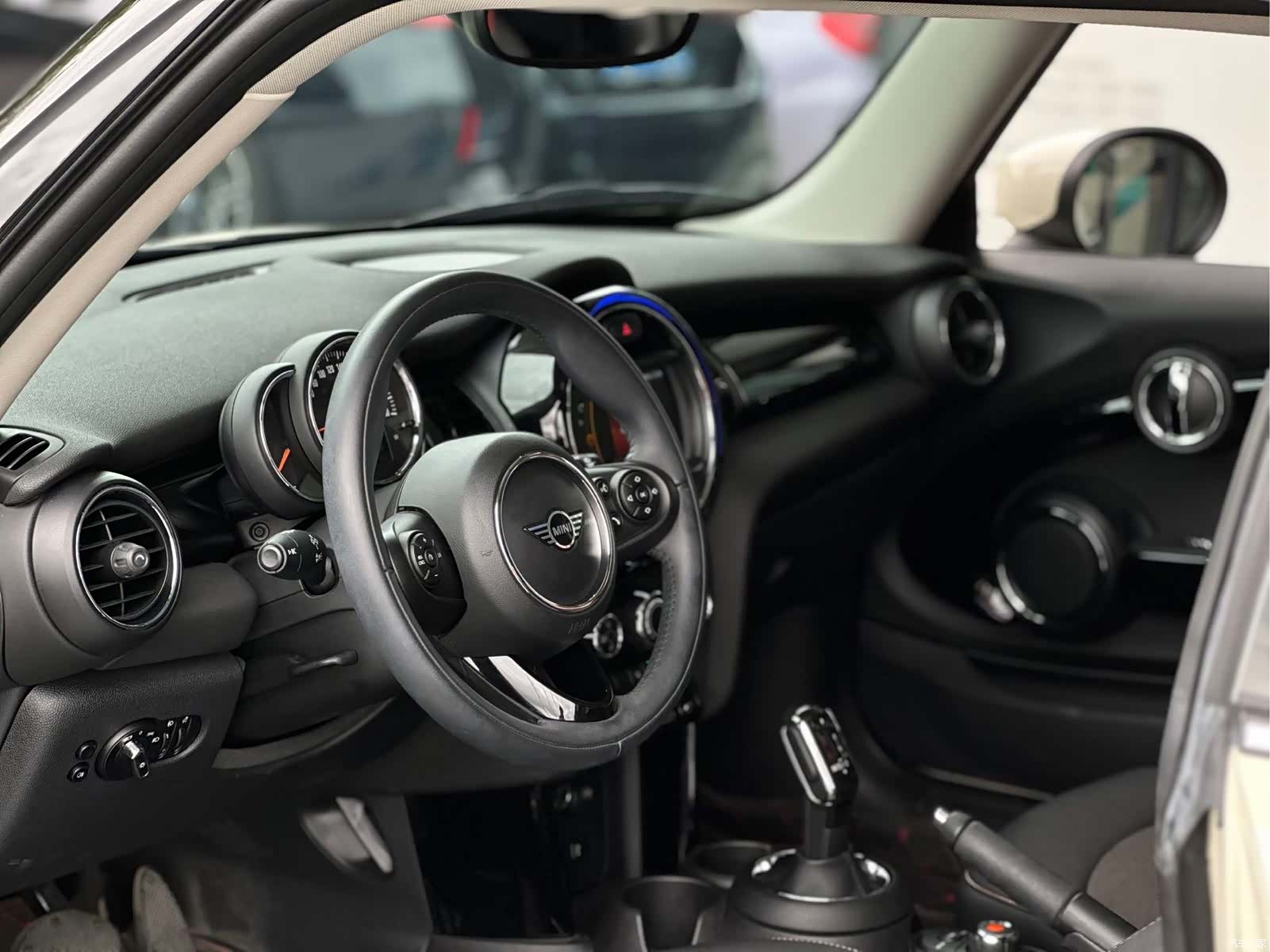 Mini ONE, 2020 7