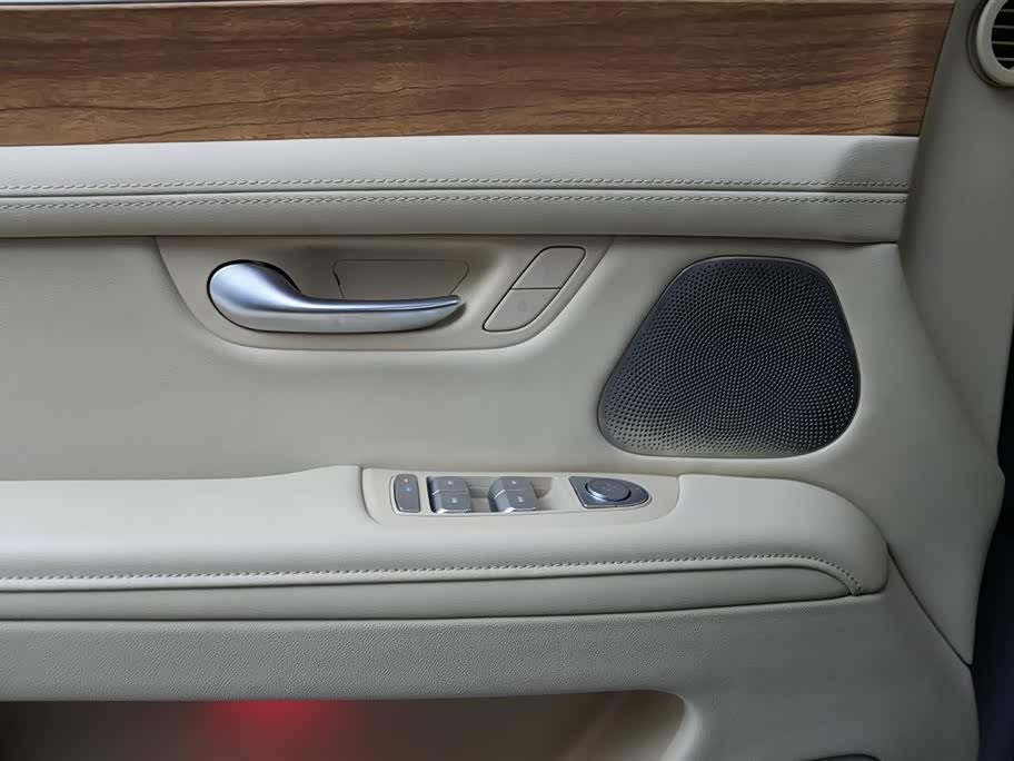 AITO Ask the world M7