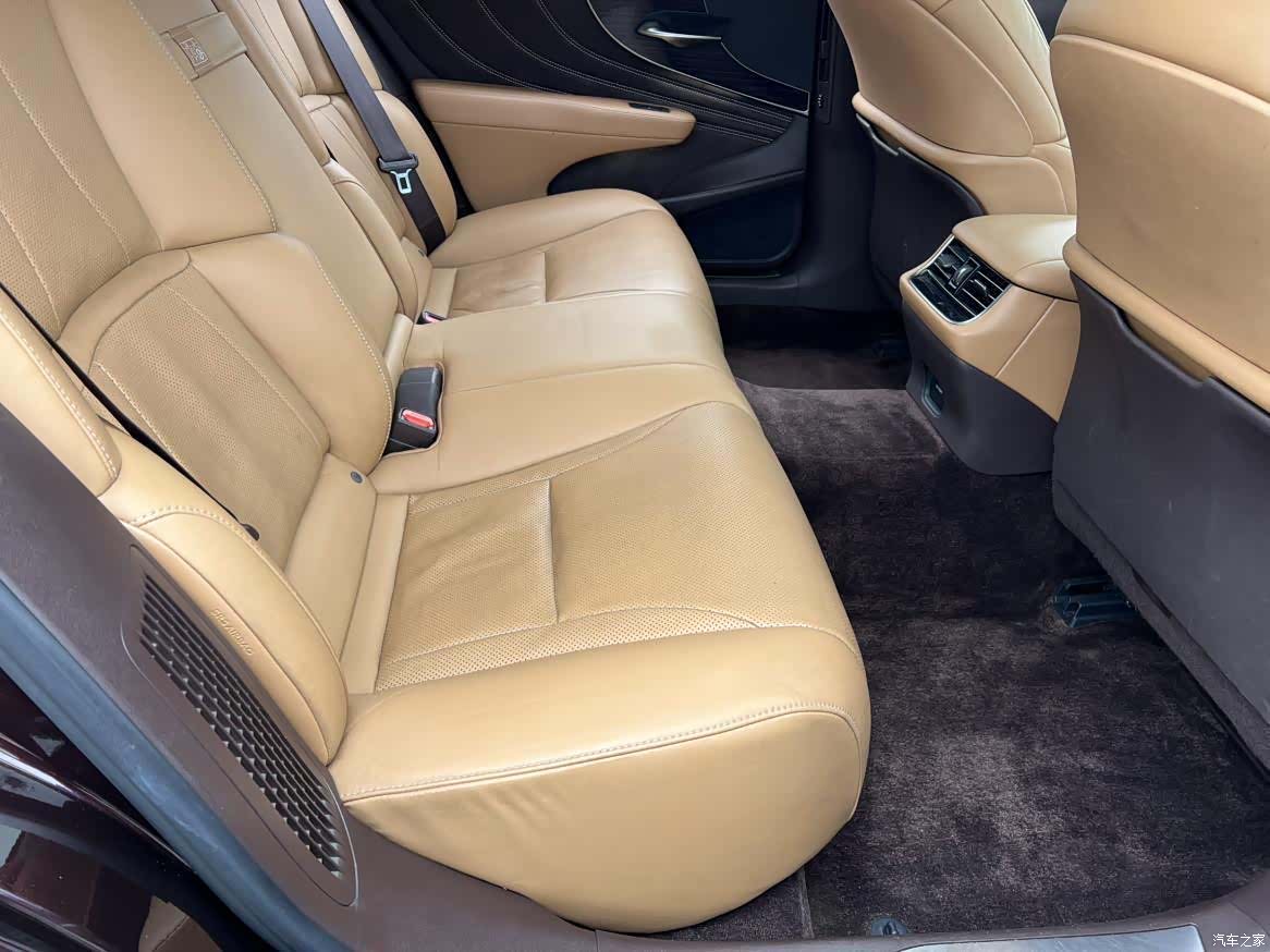 Lexus LS, 2020 7