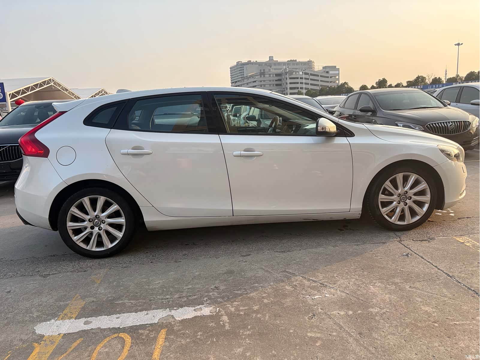 Volvo V40, 2014 4