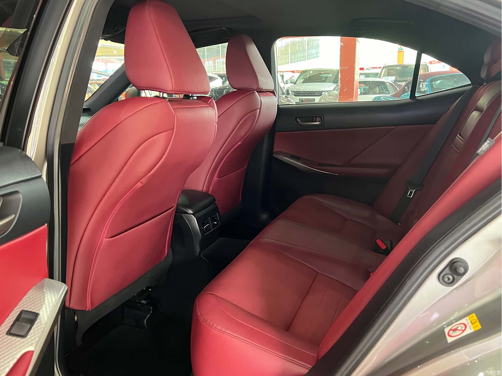 Lexus IS, 2018 8