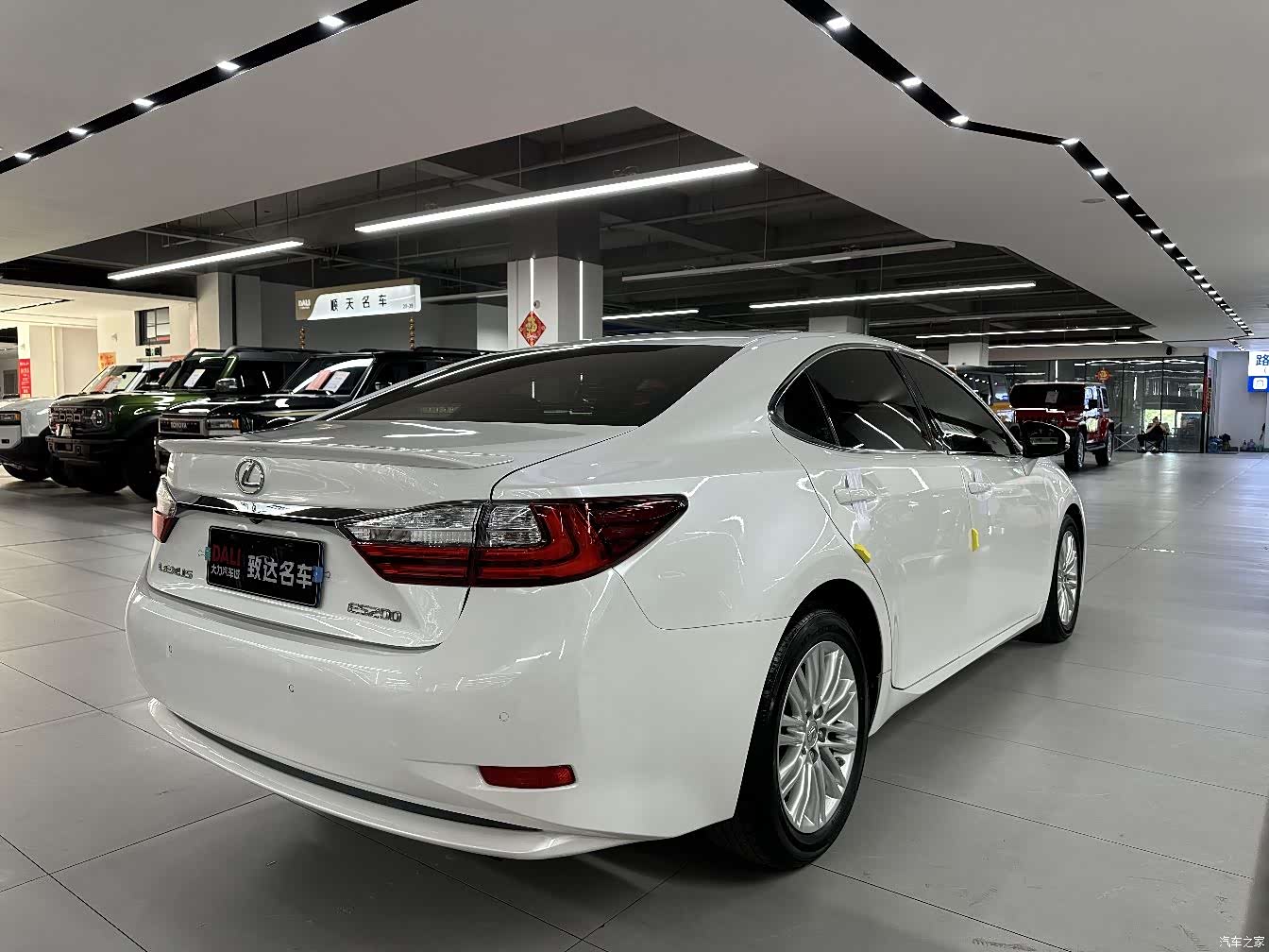 Lexus ES, 2018 9