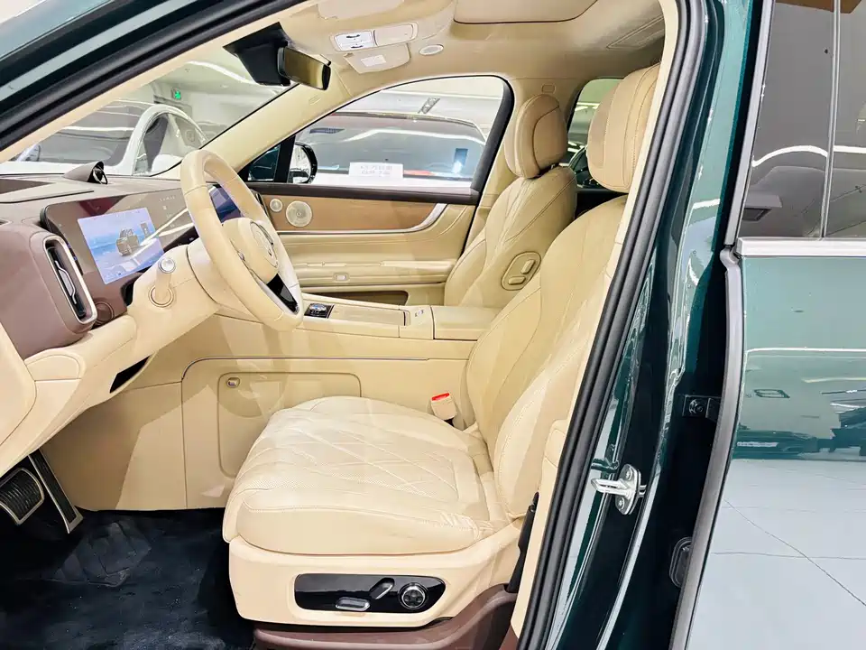 AITO Ask the world M9