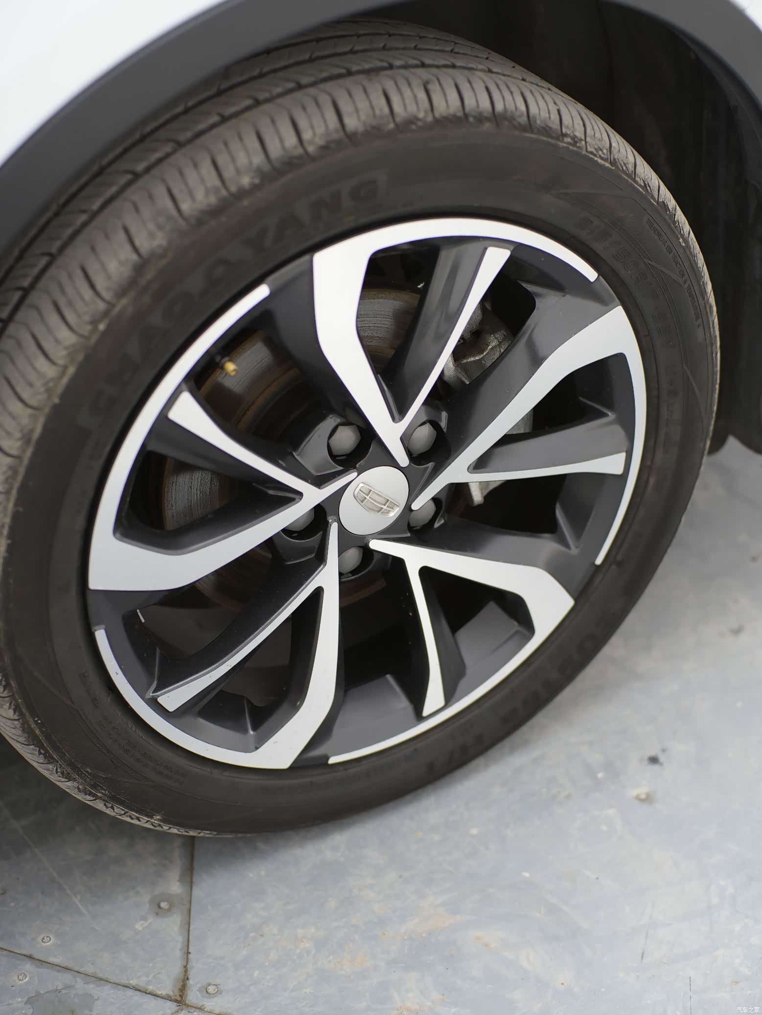 Geely Emgrand, 2022 27