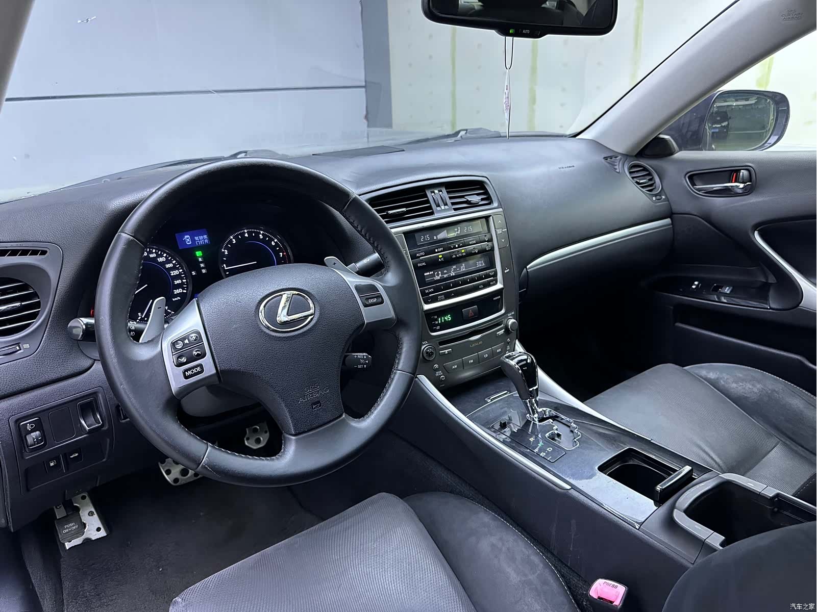 Lexus IS, 2011 10