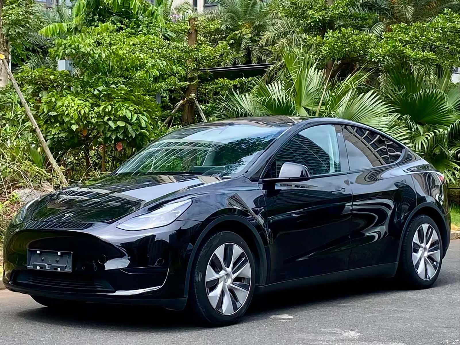 Tesla Model Y, 2023 1