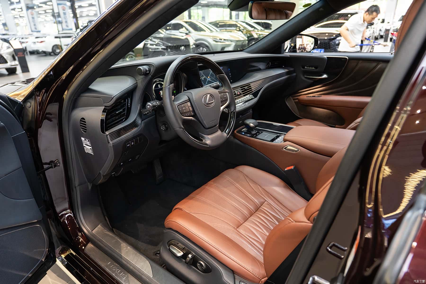 Lexus LS, 2019 9