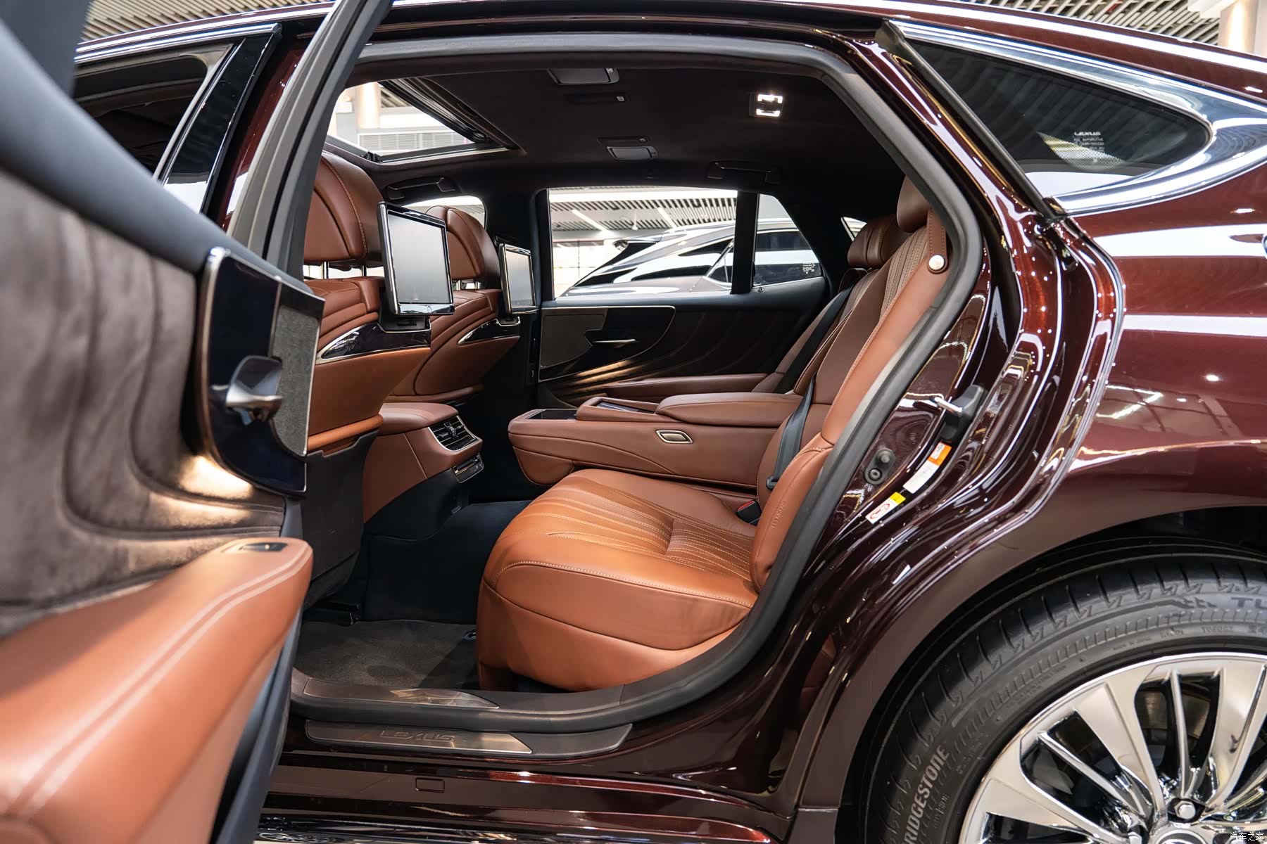 Lexus LS, 2019 11