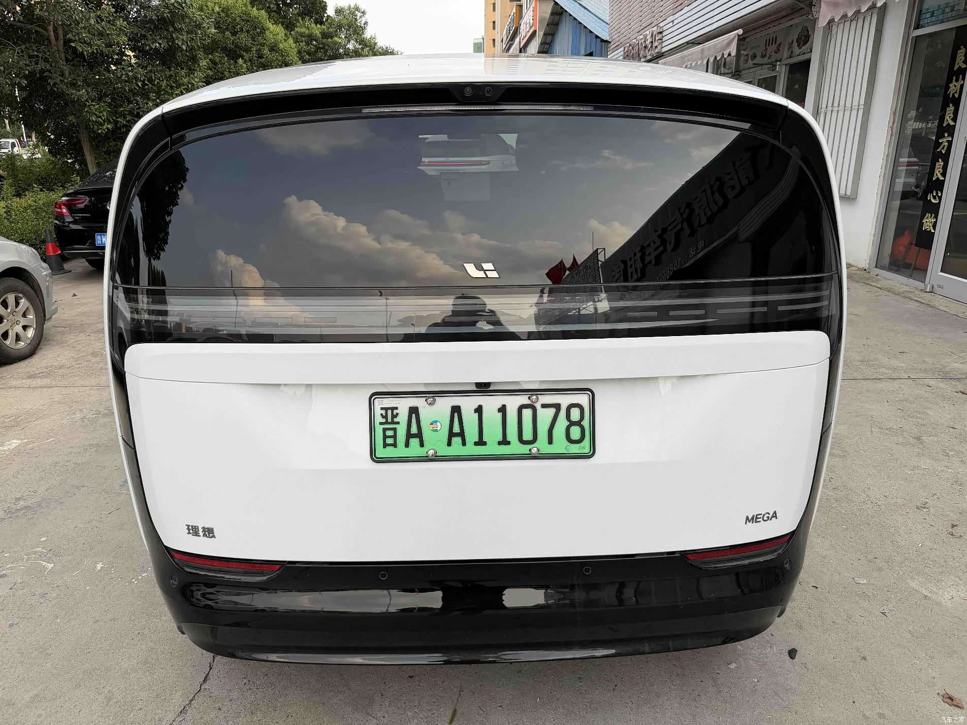 Li Auto MEGA, 2025 8