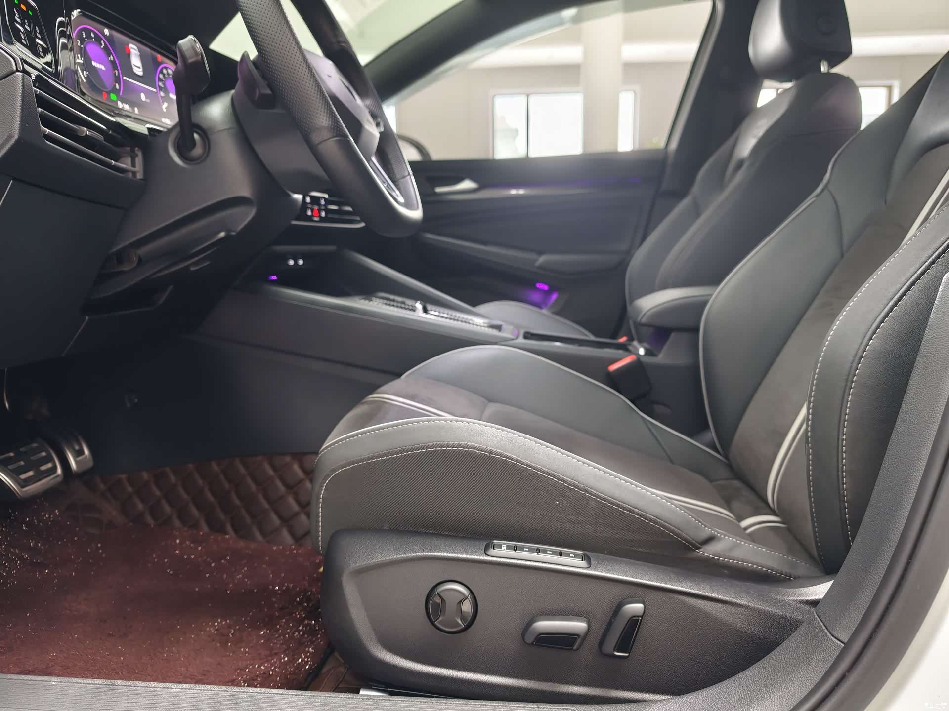 Volkswagen Golf, 2023 все фото