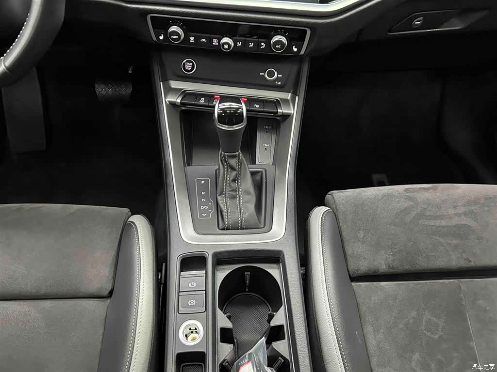 Audi Q3, 2022 все фото
