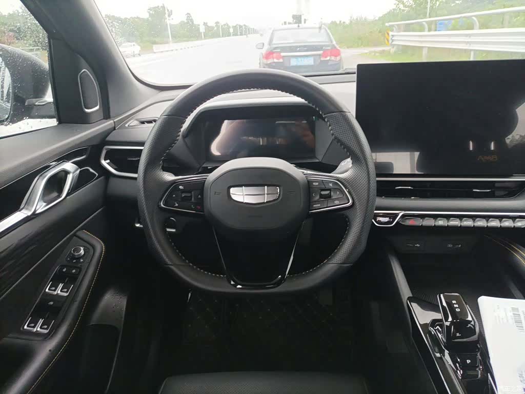 Geely Coolray, 2025 6