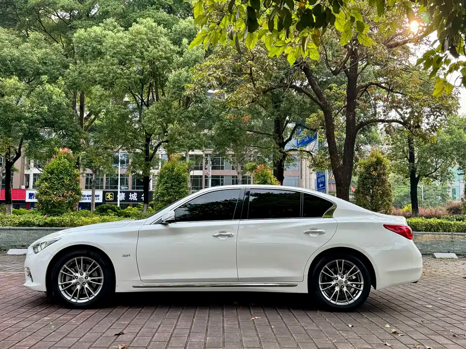 Infiniti Q50L