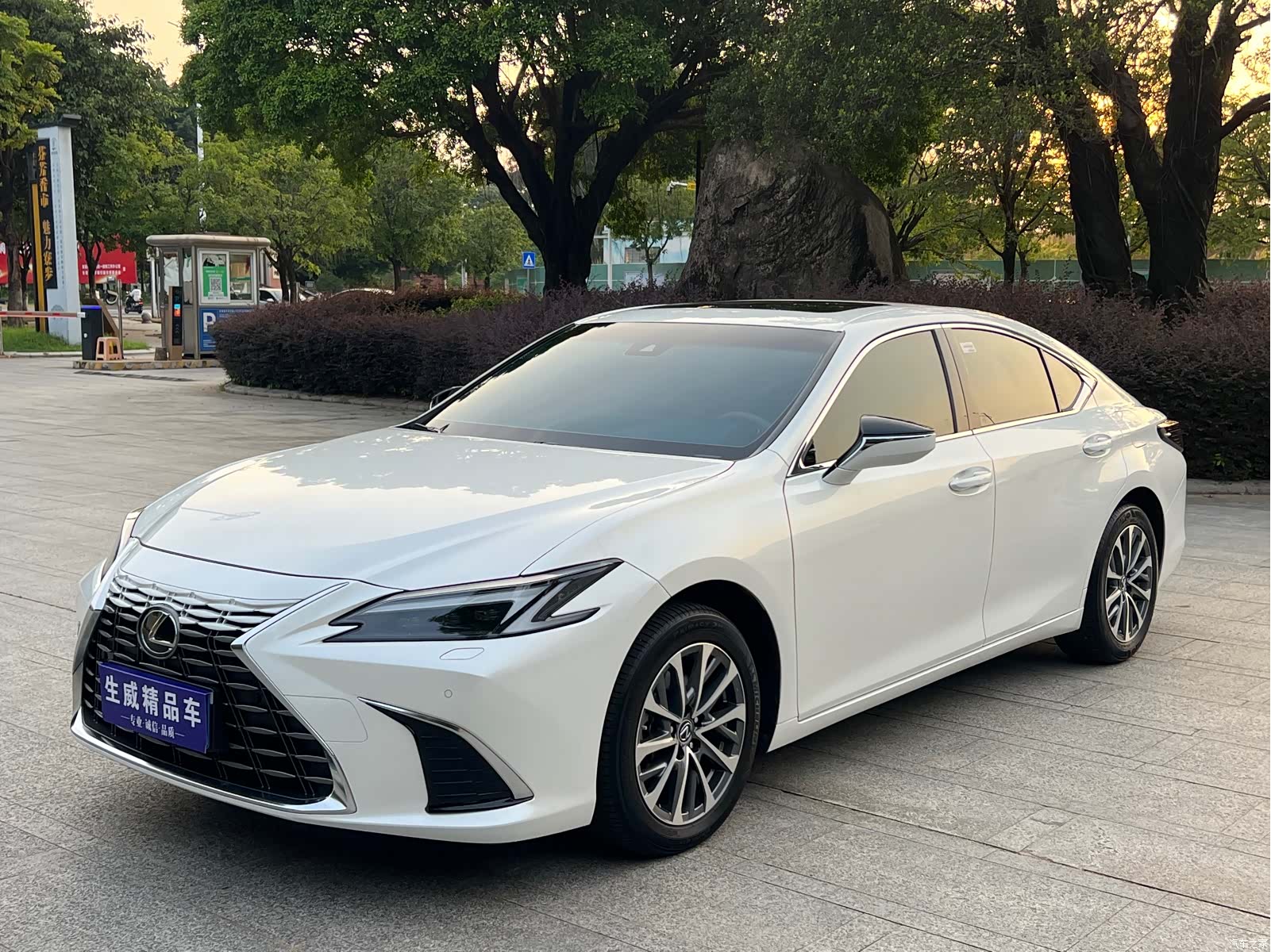 Lexus ES