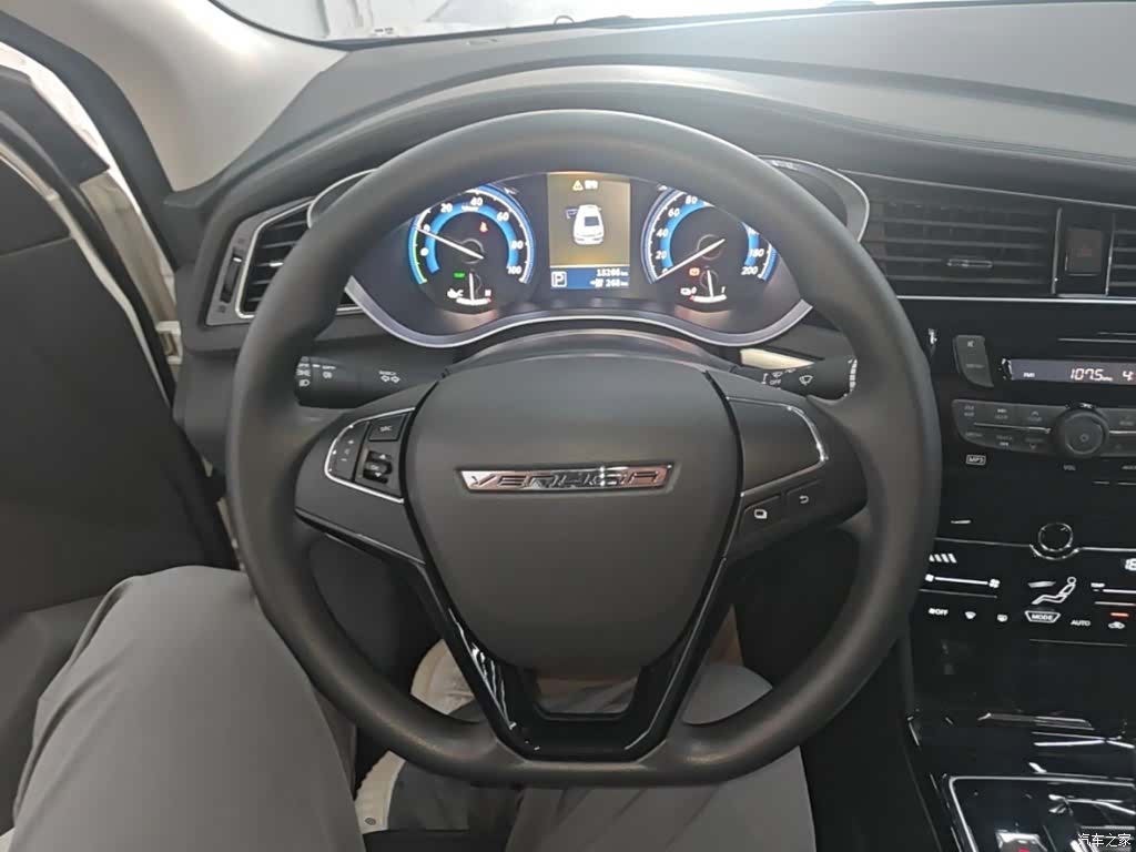 Nissan D60EV, 2026 11