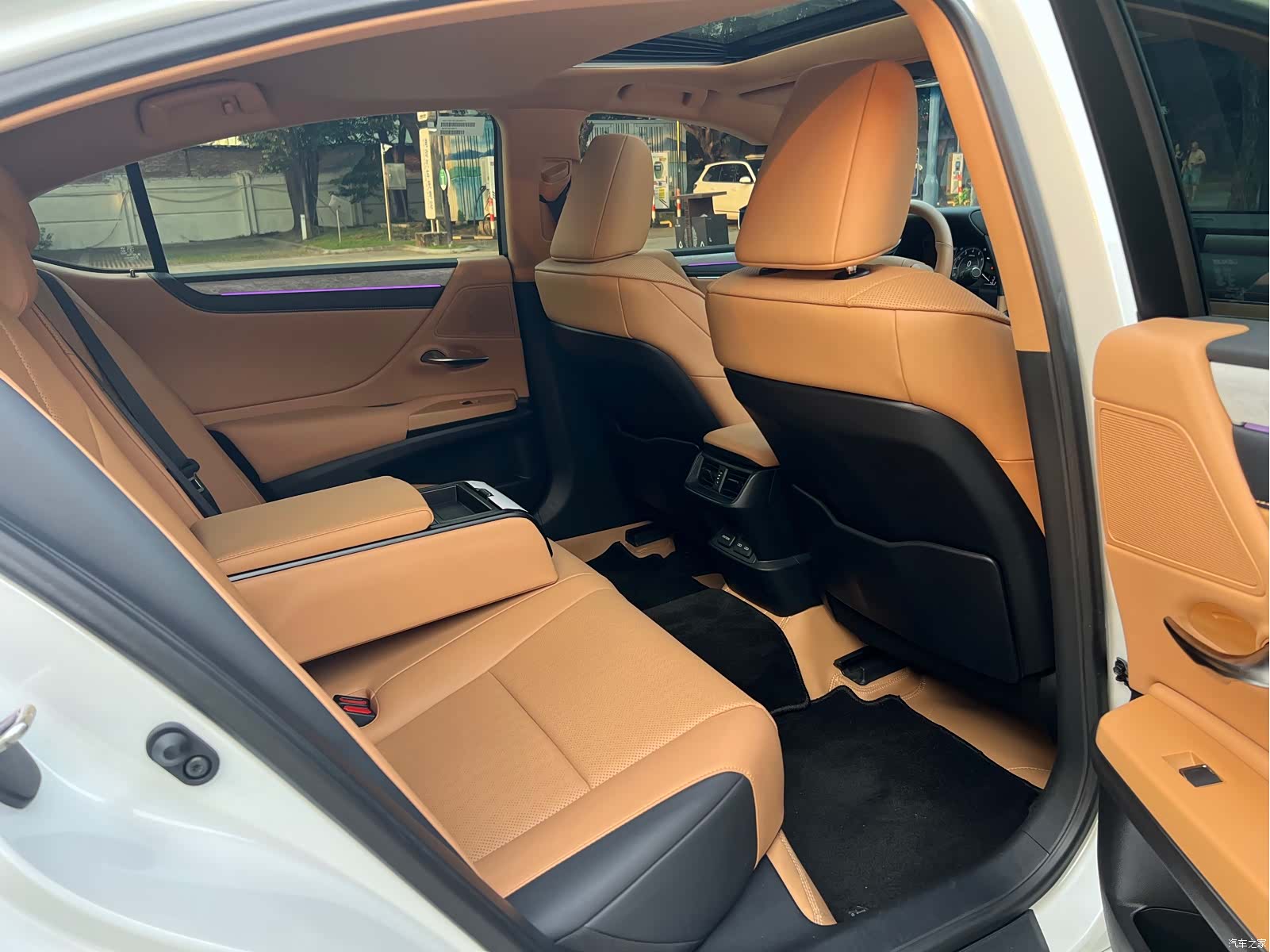 Lexus ES, 2025 11
