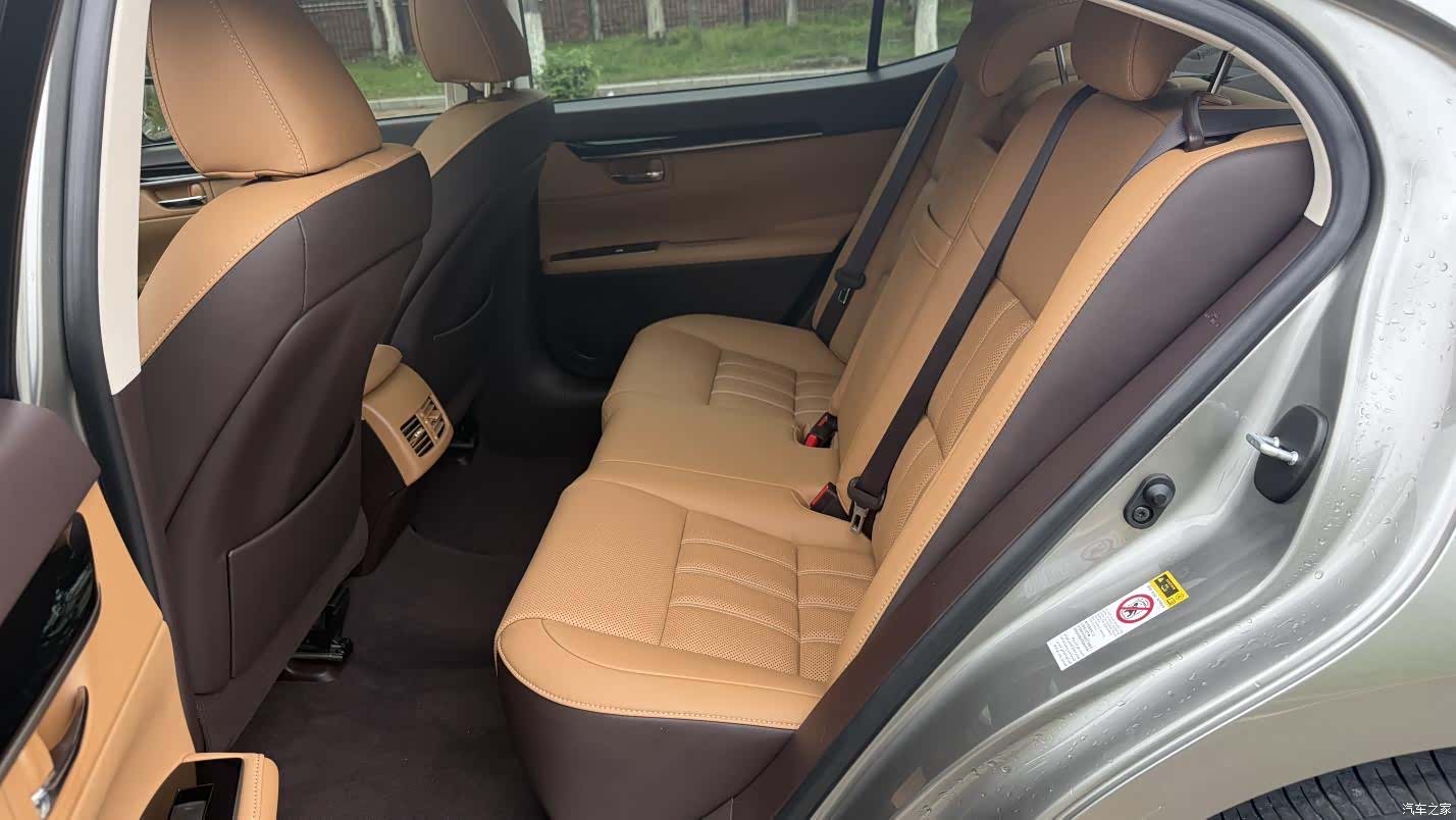 Lexus ES, 2016 9