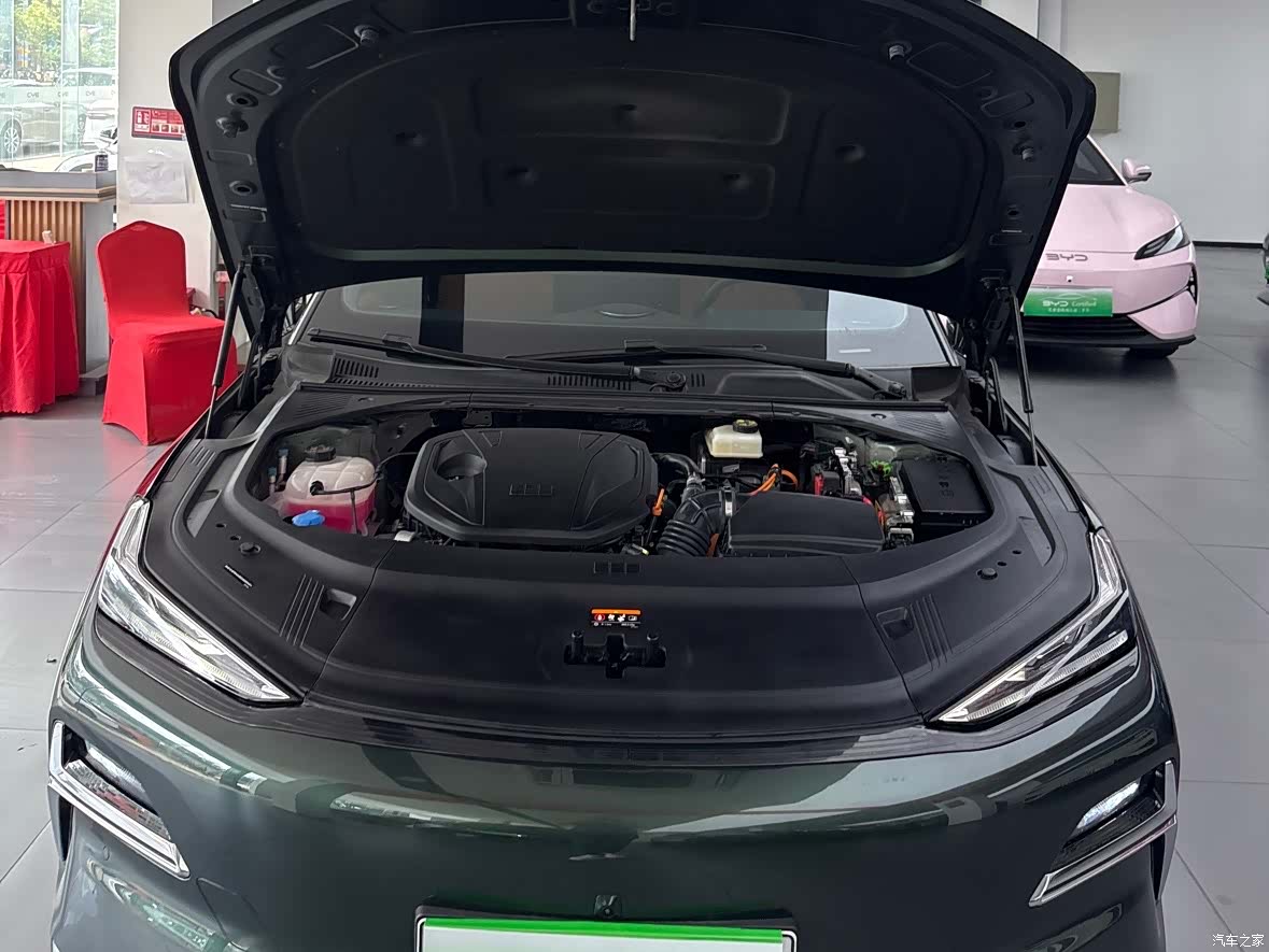 Geely 8, 2025 13