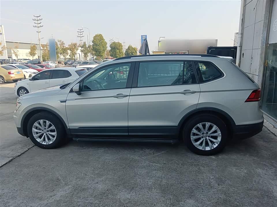 Volkswagen Tiguan L