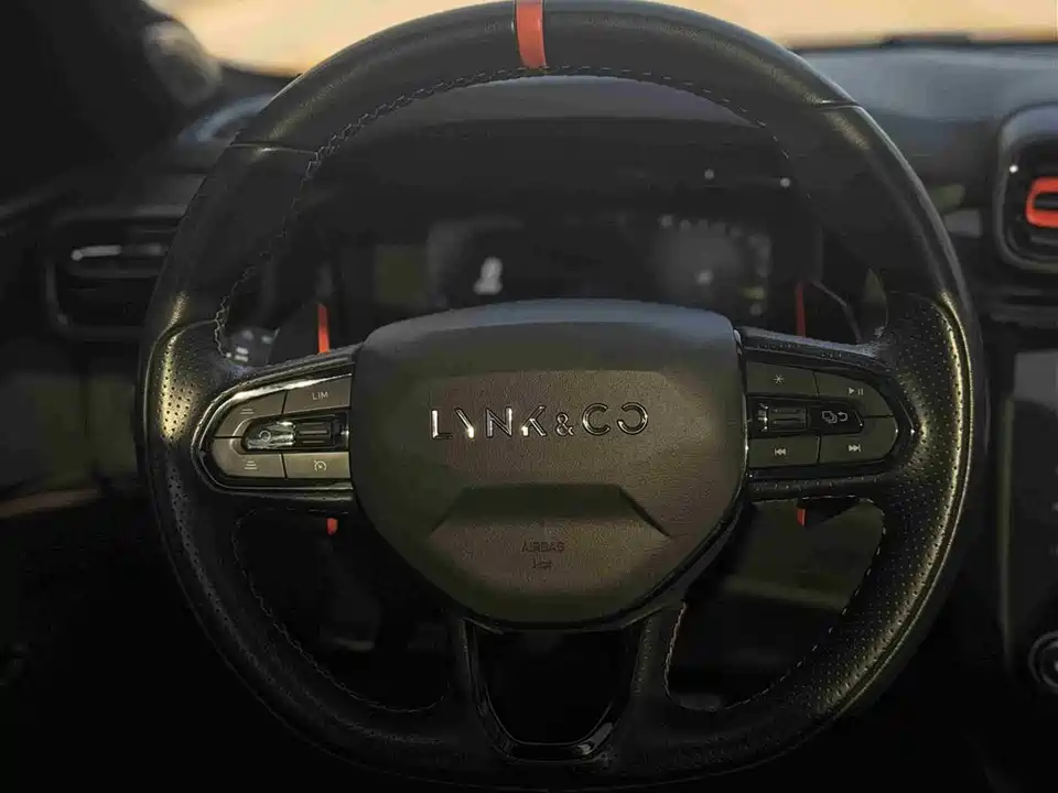 Lynk & Co 02 Hatchback