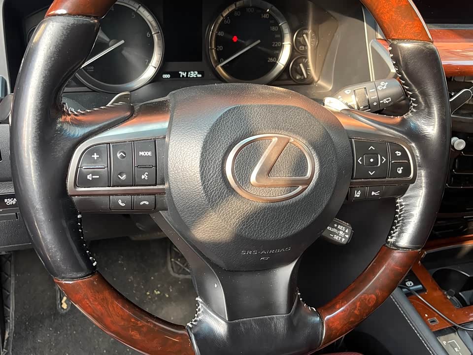 Lexus LX