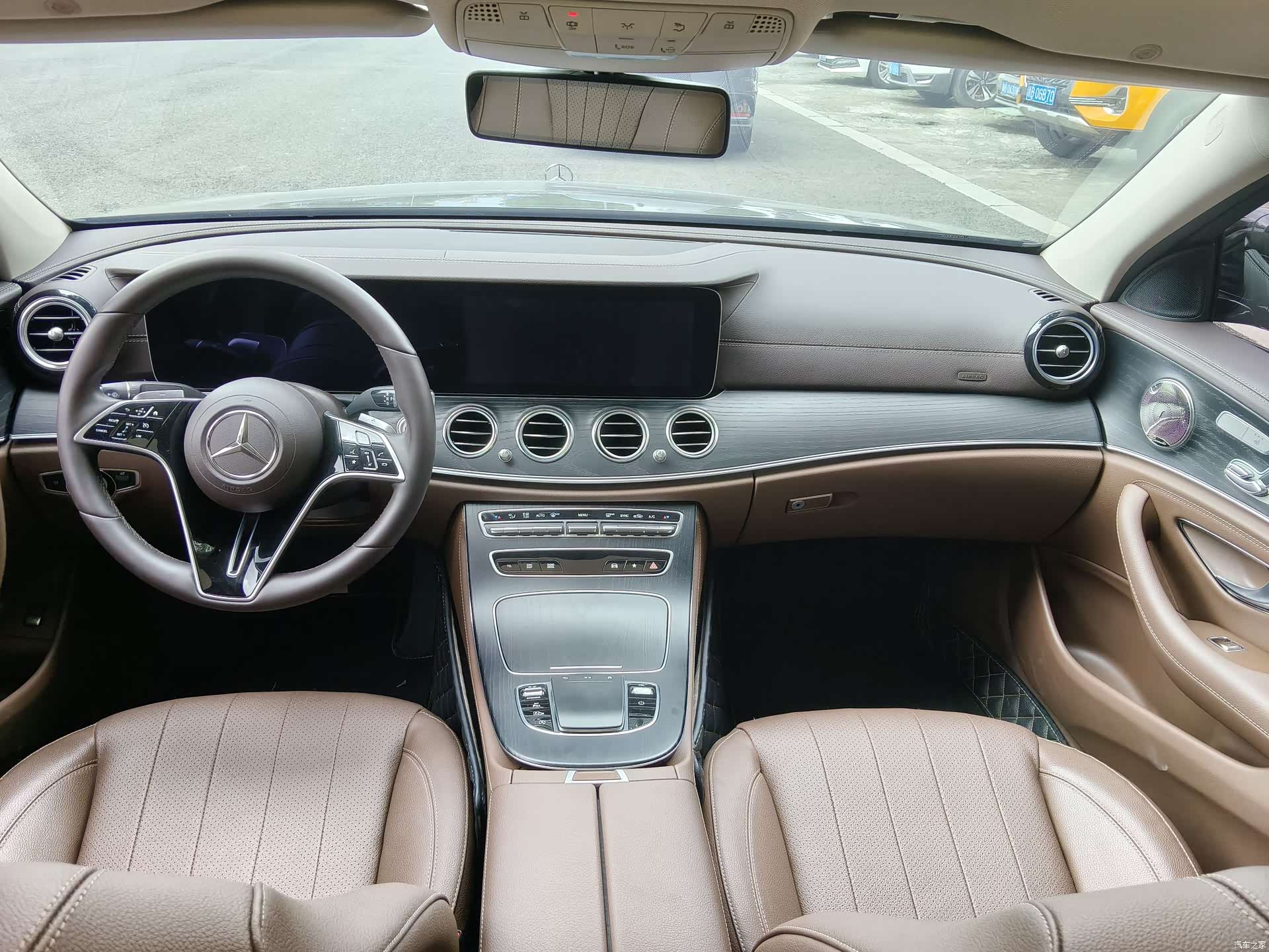Mercedes-Benz E-Class, 2023 4