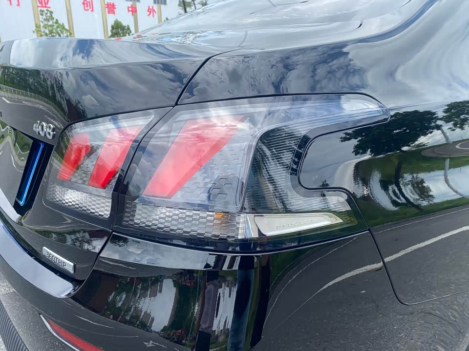 Peugeot 408