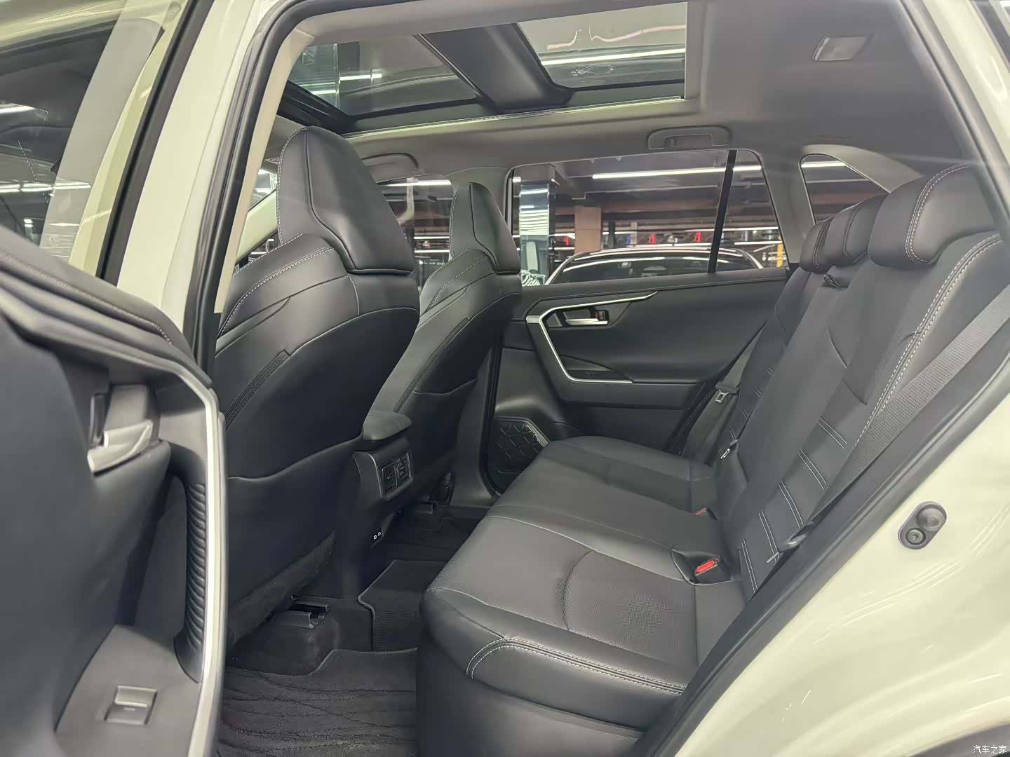 Toyota Wildlander, 2023 все фото
