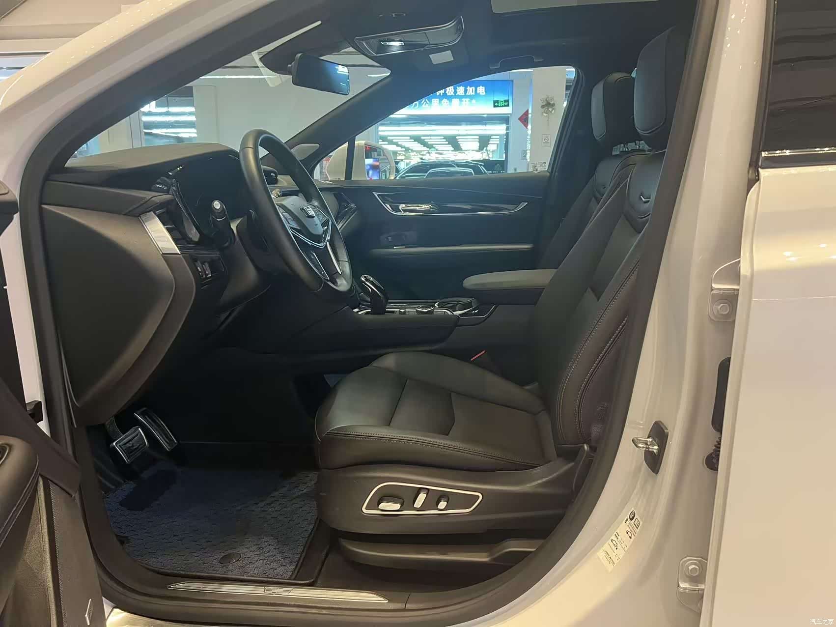 Cadillac XT5, 2022 все фото