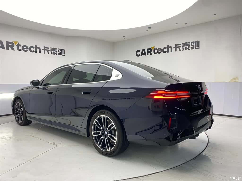 BMW 5 Series, 2026 7