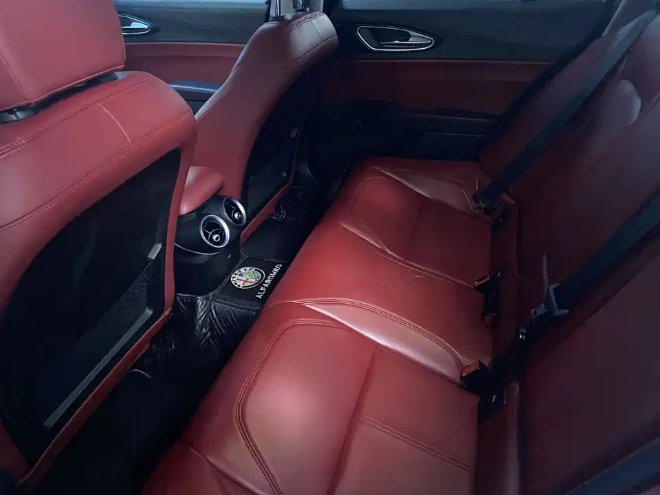 Alfa Romeo Giulia Alfa Romeo Giulia